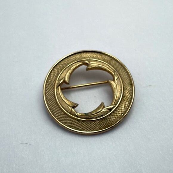 Vintage MCM Abstract Brooch Gold Tone Cross Hatch Texture c. 1960s - Picture 1 of 6